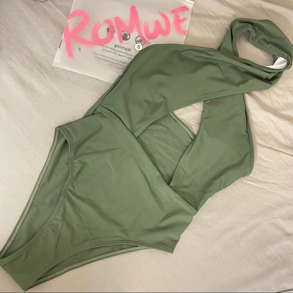 (SOLD) Green Criss-Cross Monkini Swimsuit 💚 - Picture 3 of 3